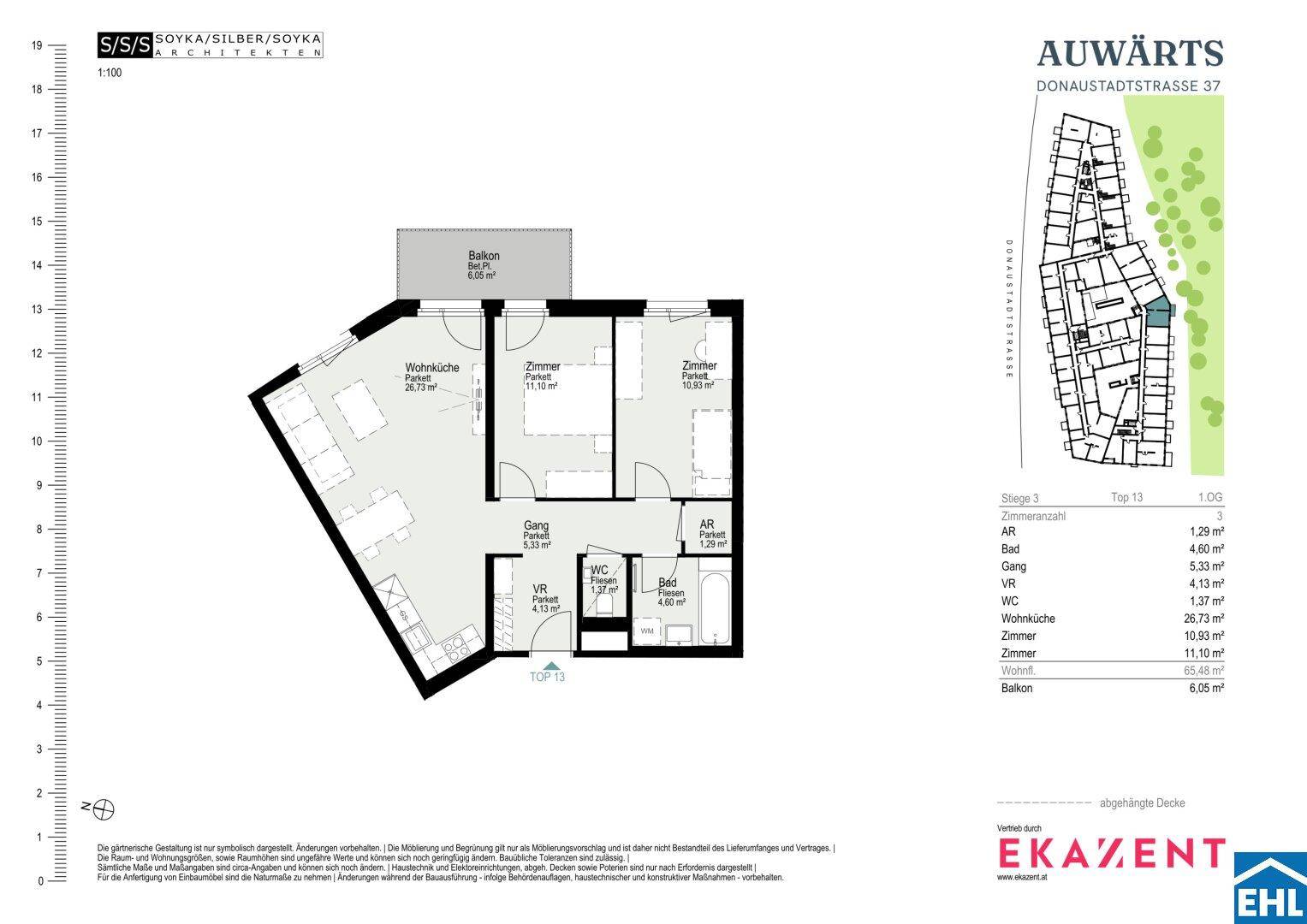 Detaillierter Grundriss einer Wohnung mit Balkon, offener Wohnküche und separaten Zimmern.