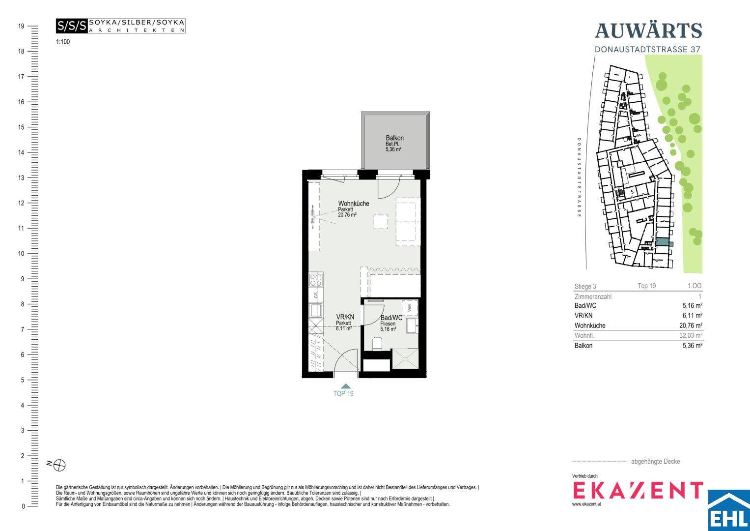 Grundriss einer Wohnung mit Wohnküche, Bad und Balkon.
