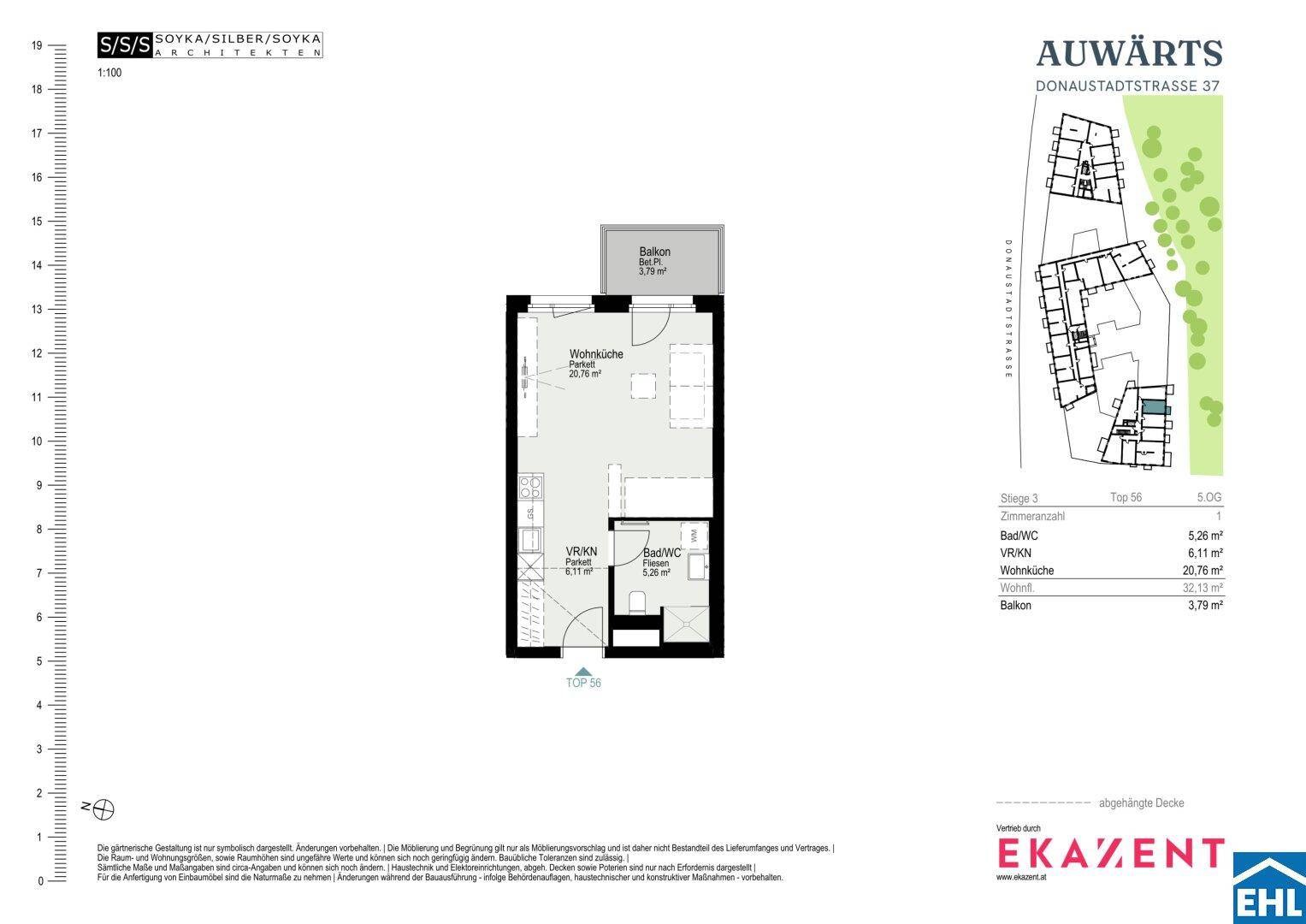 Grundriss einer Wohnung mit Wohnküche, Bad und Balkon, detailliert dargestellt.