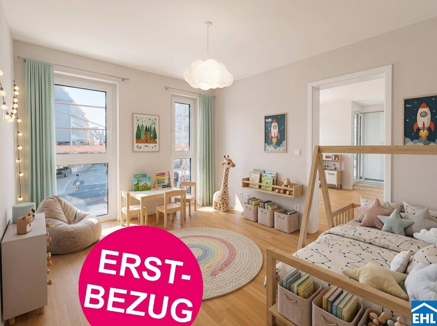 Helles Kinderzimmer mit Holzboden, großen Fenstern und kindgerechter Einrichtung, ideal für Erstbezug.