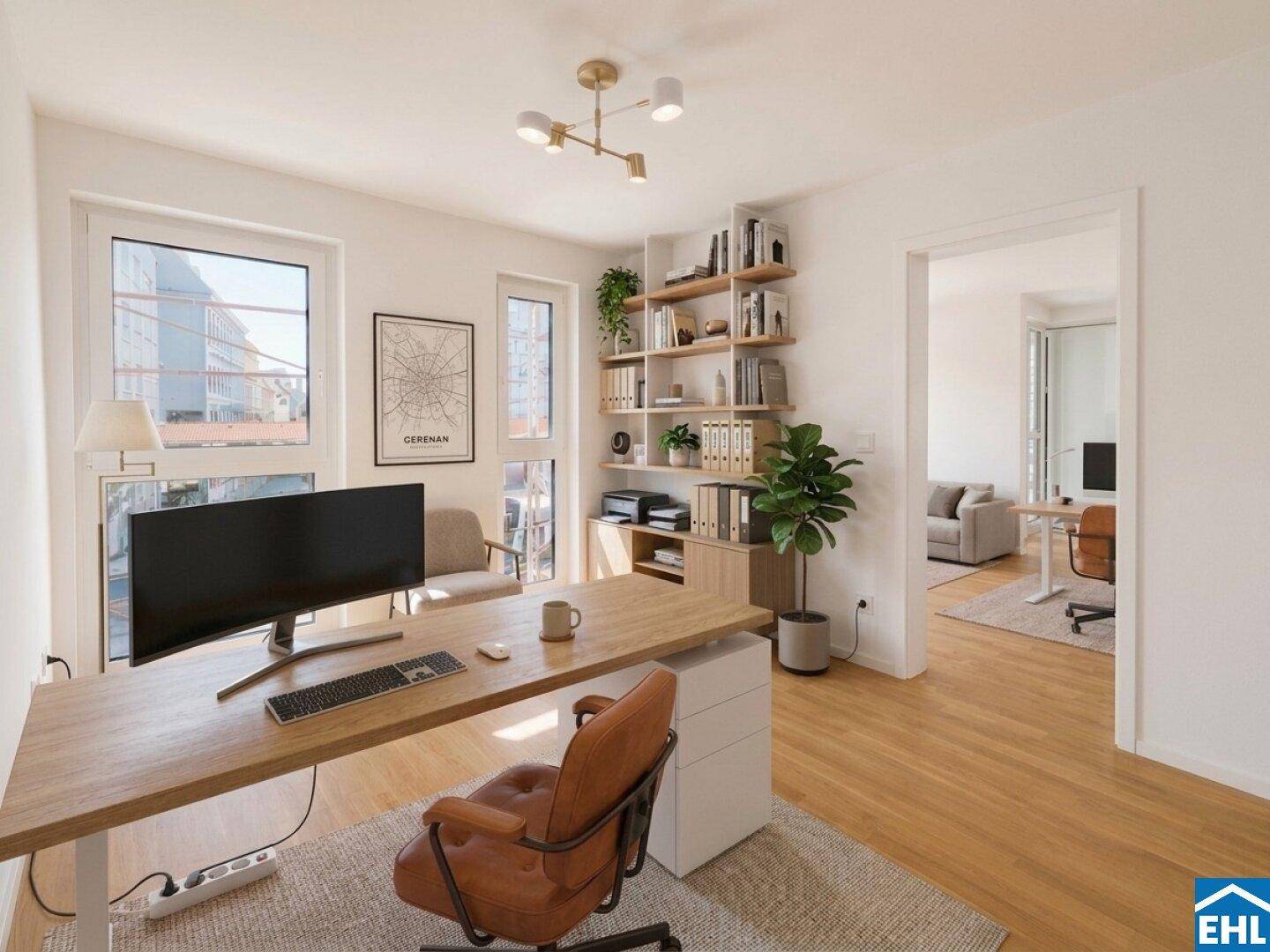 Funktionales Home-Office mit Schreibtisch, Bücherregal und hellem Holzboden.