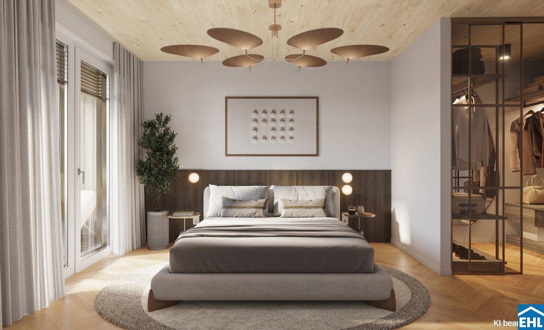 Modernes Schlafzimmer mit Holzboden, Deckenventilator und integriertem Ankleidebereich.