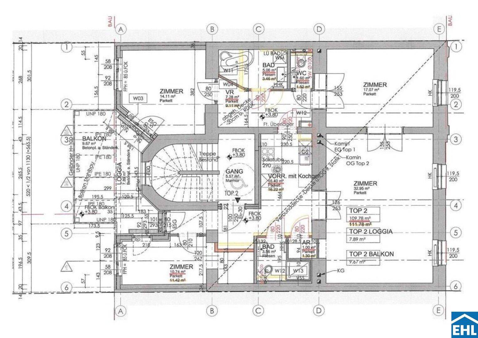 Detaillierter Grundriss einer Wohnung mit mehreren Zimmern, Bädern und Balkonzugang.