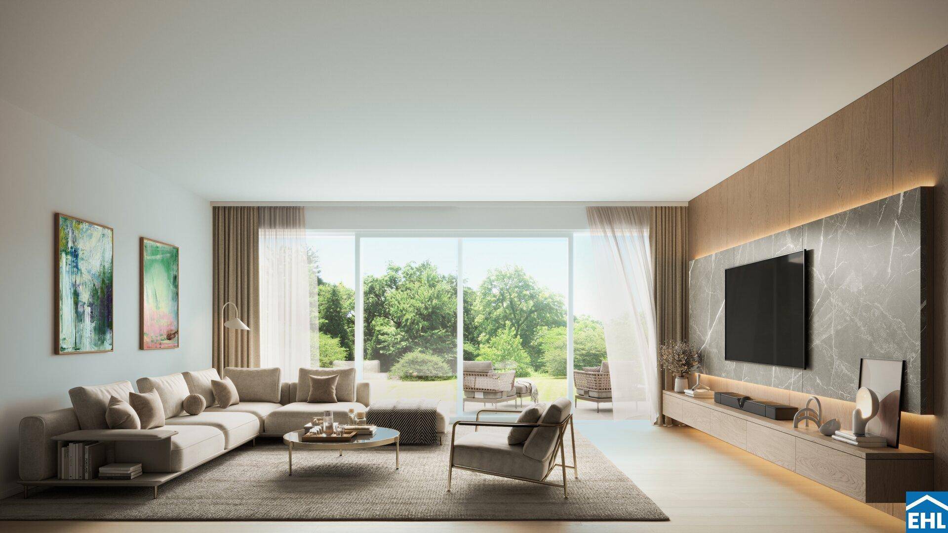 Geräumiges Wohnzimmer mit großem Sofa, Medieneinheit und Zugang zum Garten.