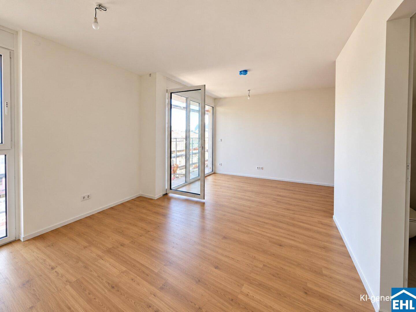 Geräumiges, unmöbliertes Zimmer mit Holzboden und viel Tageslicht durch große Fenster.
