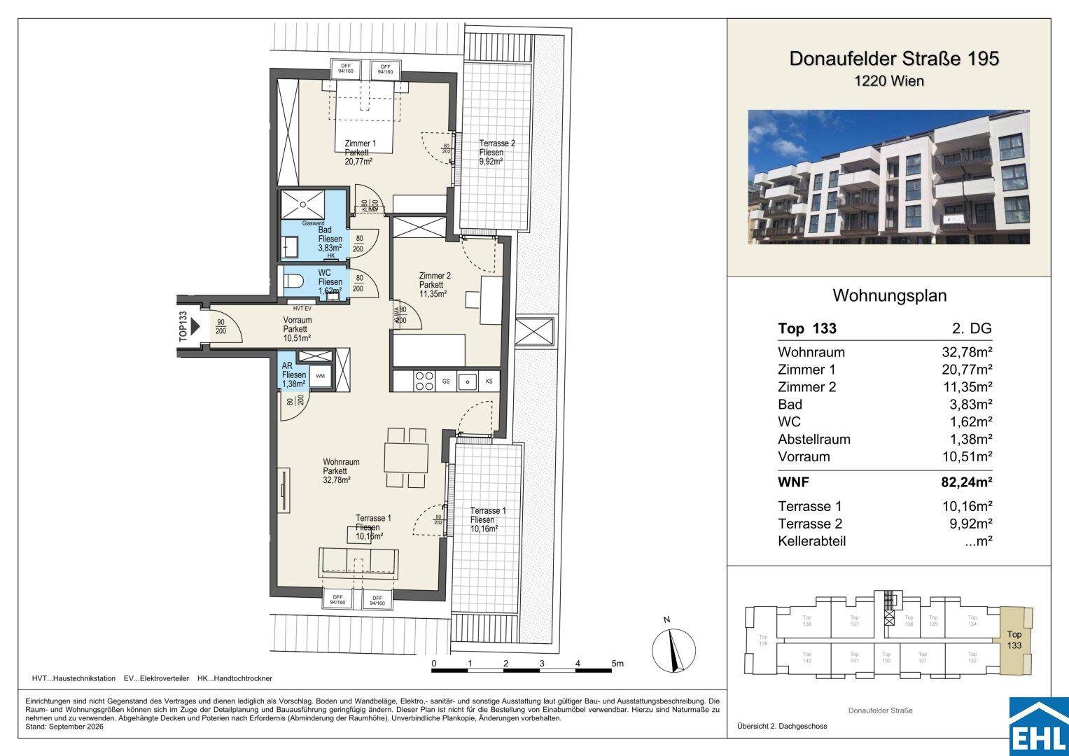 Grundrissplan einer Wohnung mit offenem Wohnbereich, zwei Schlafzimmern und zwei Terrassen.