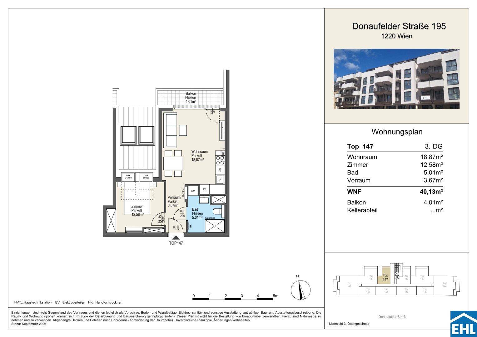 Detaillierter Grundriss der Wohnung Top 147 mit Balkon und Raumaufteilung, inklusive einer kleinen Außenansicht des Gebäudes.