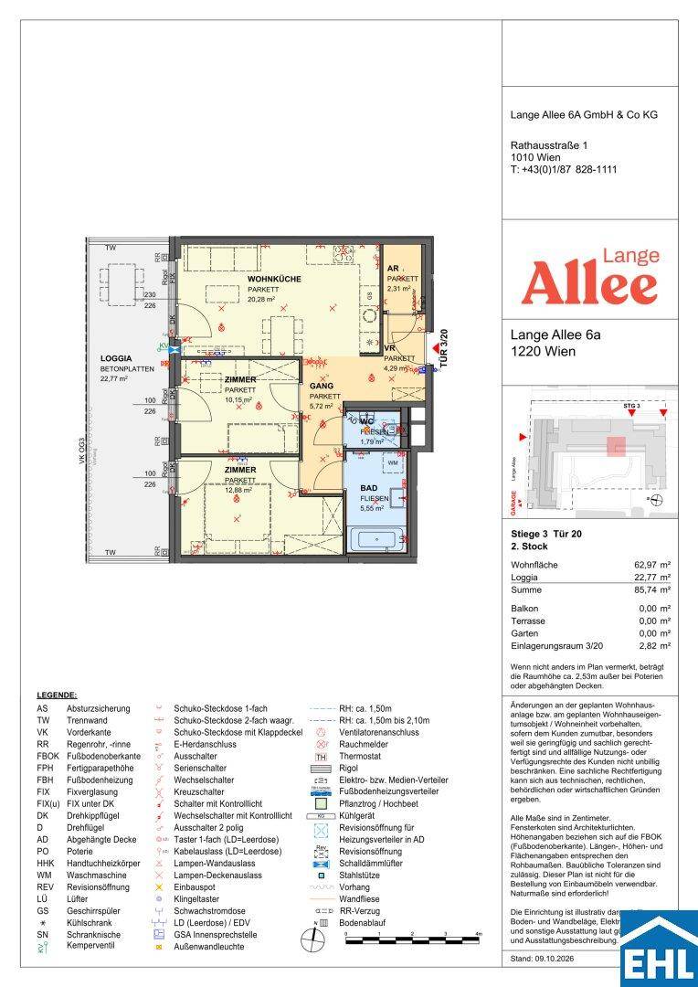 Detaillierter Grundriss einer Wohnung mit Loggia, drei Zimmern und offenem Wohnbereich.