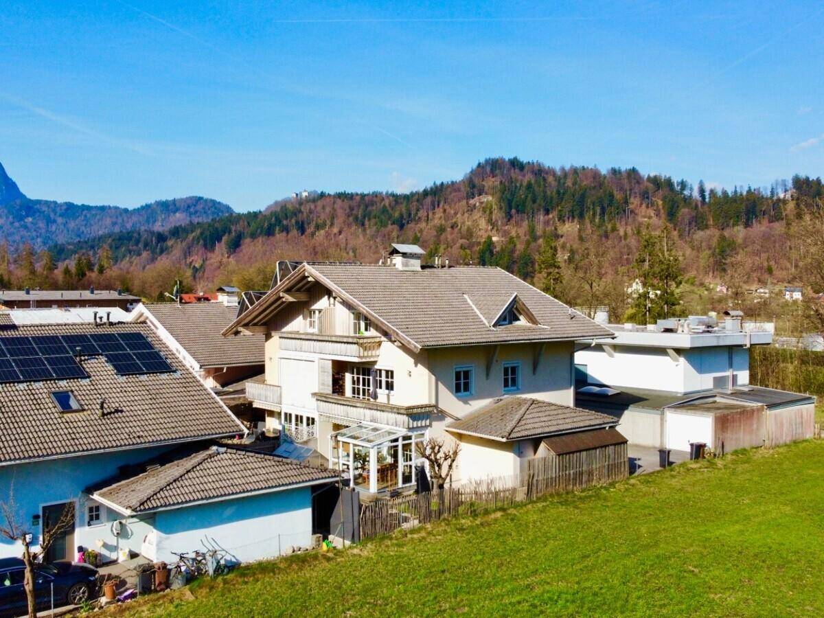 Attraktives Einfamilienhaus mit Garten und Bergblick in sonniger Lage.