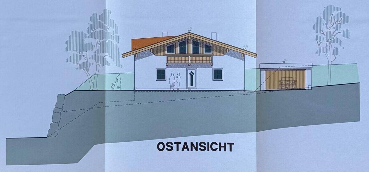 Ostansicht des Hauses mit Giebeldach, Balkon und separater Garage.