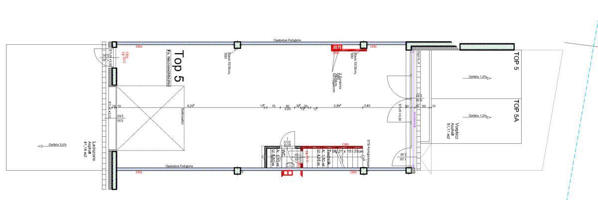 Grundriss mit zwei Einheiten, Treppe und verschiedenen Abmessungen und Beschriftungen für eine Gewerbefläche.