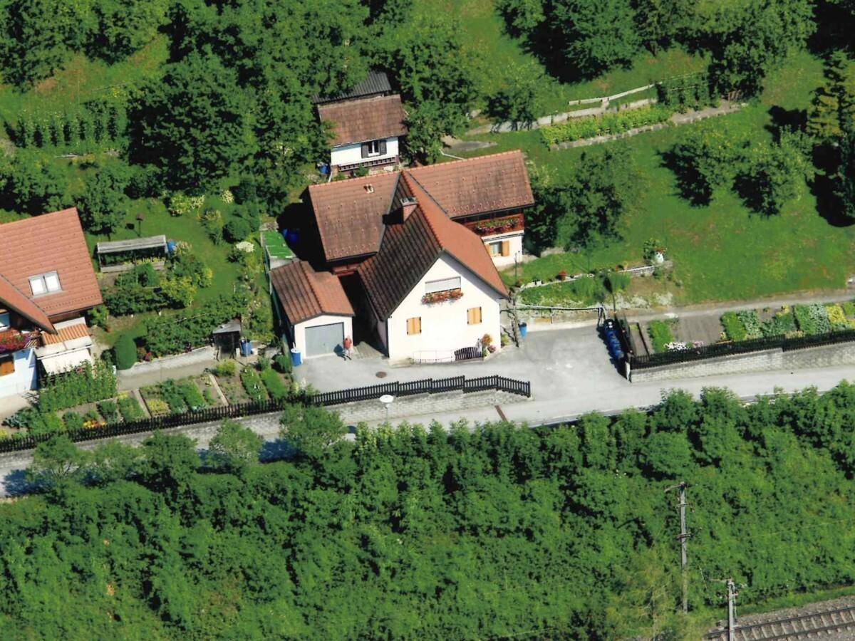 - Gemütlicher Kamin für behagliche Abende - Wintergarten zur ganzjährigen Nutzung und Entspannung
