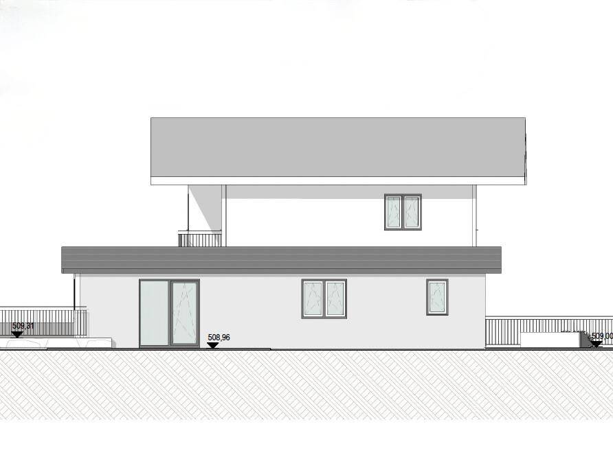 Seitenansicht des Gebäudes mit Terrassenzugang und Fenstern auf verschiedenen Ebenen.