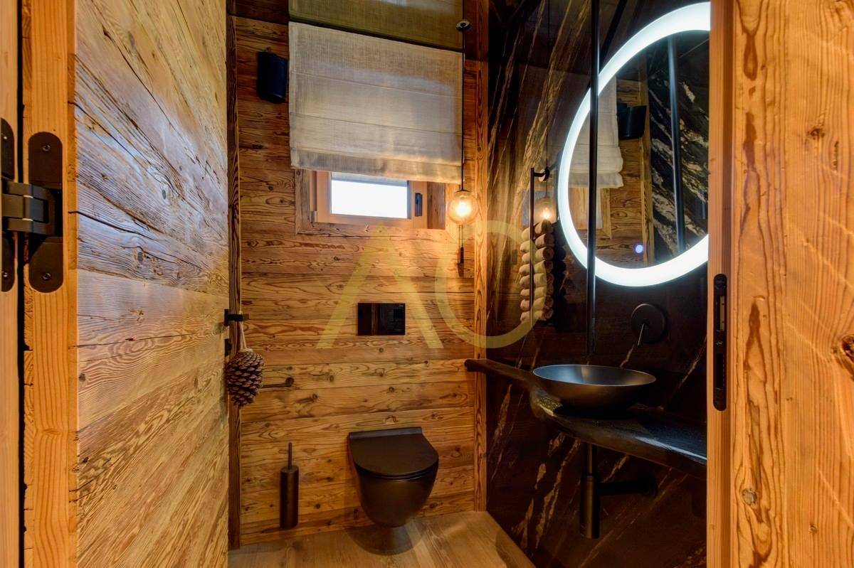 Guestroom Bath en Suite in Alpine Luxury Experience- Your Exclusive Chalet in the Heart of Kitzbühel District