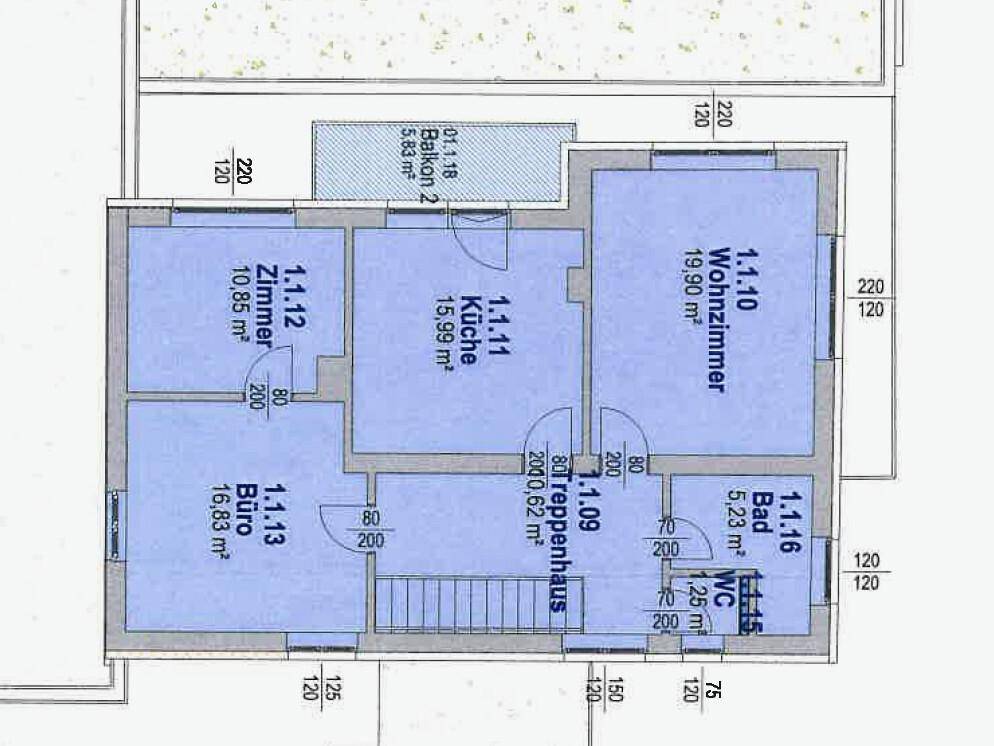 Grundriss des zweiten Obergeschosses mit Wohnzimmer, Küche, Zimmer, Büro und Balkon.