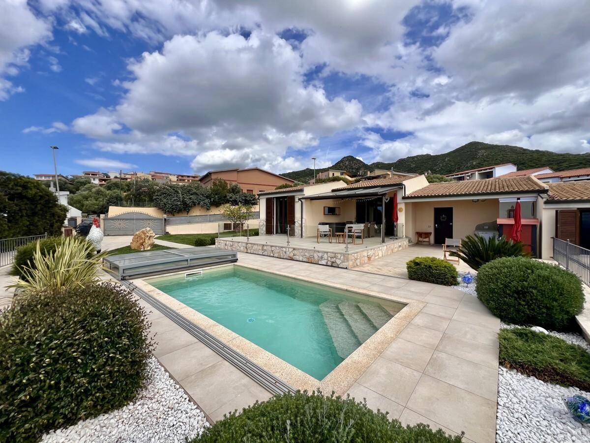 Pool mit Panoramablick