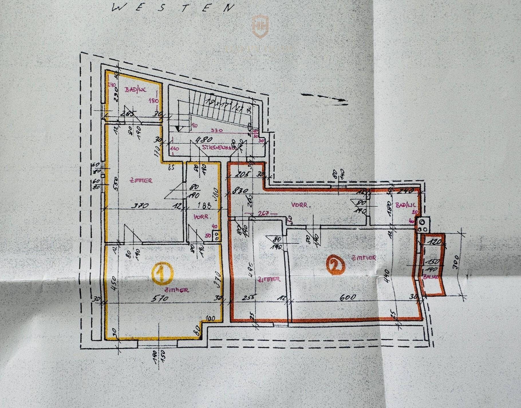 Grundriss des Obergeschosses mit mehreren Zimmern und Bädern.