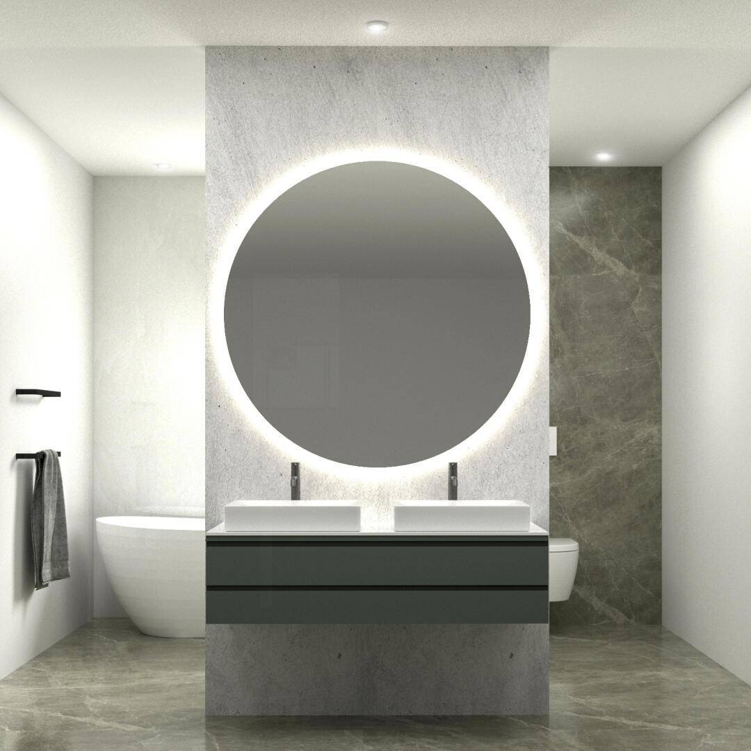 Modernes Badezimmer mit Doppelwaschbecken, beleuchtetem Spiegel und freistehender Badewanne.