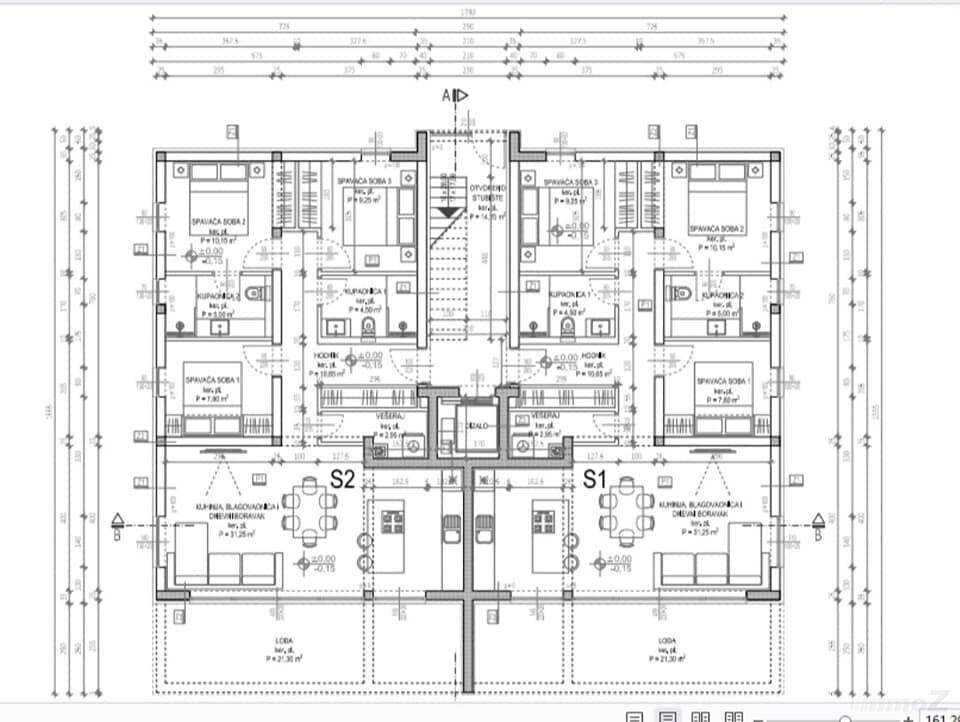 Grundrissplan von zwei Wohneinheiten mit Schlafzimmern, Bädern und offenen Wohnbereichen.