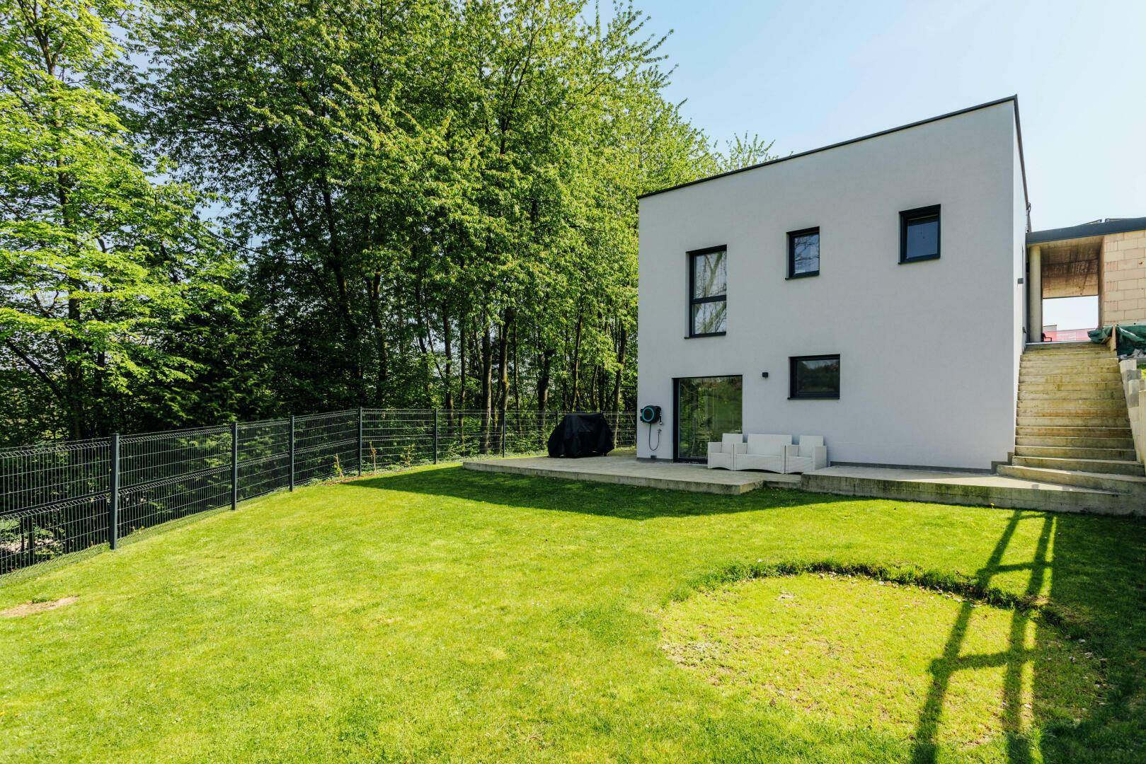 Stiegenaufgang ins Carport