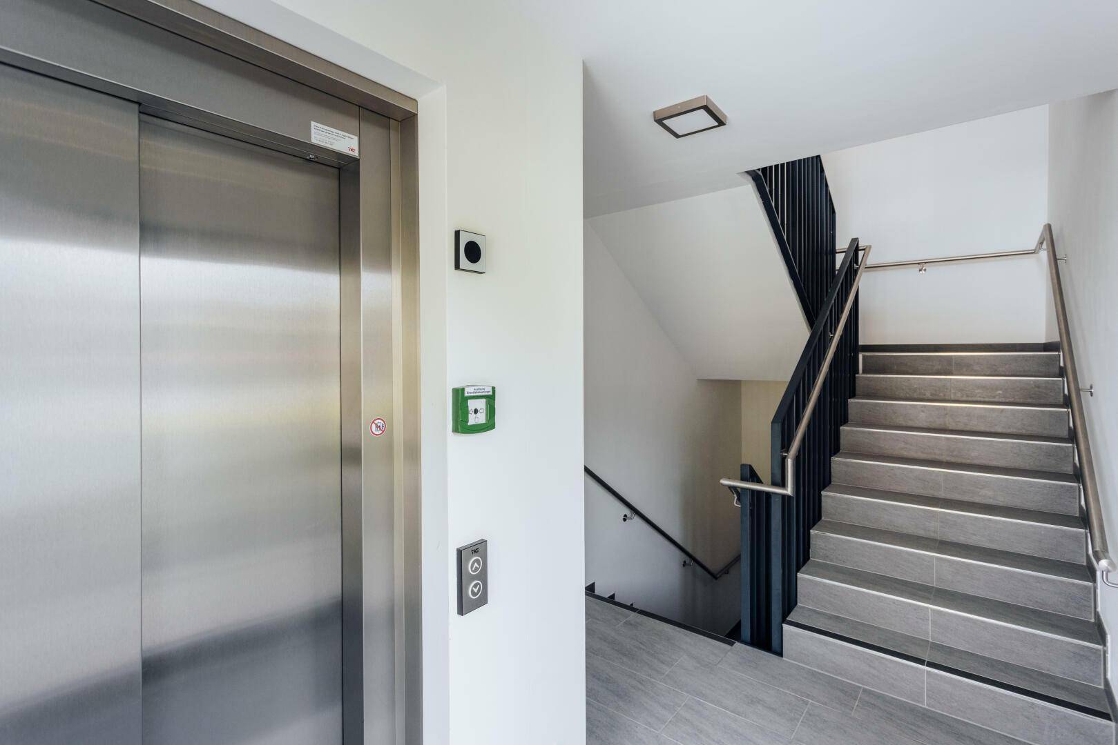 Stiegenhaus/Lift