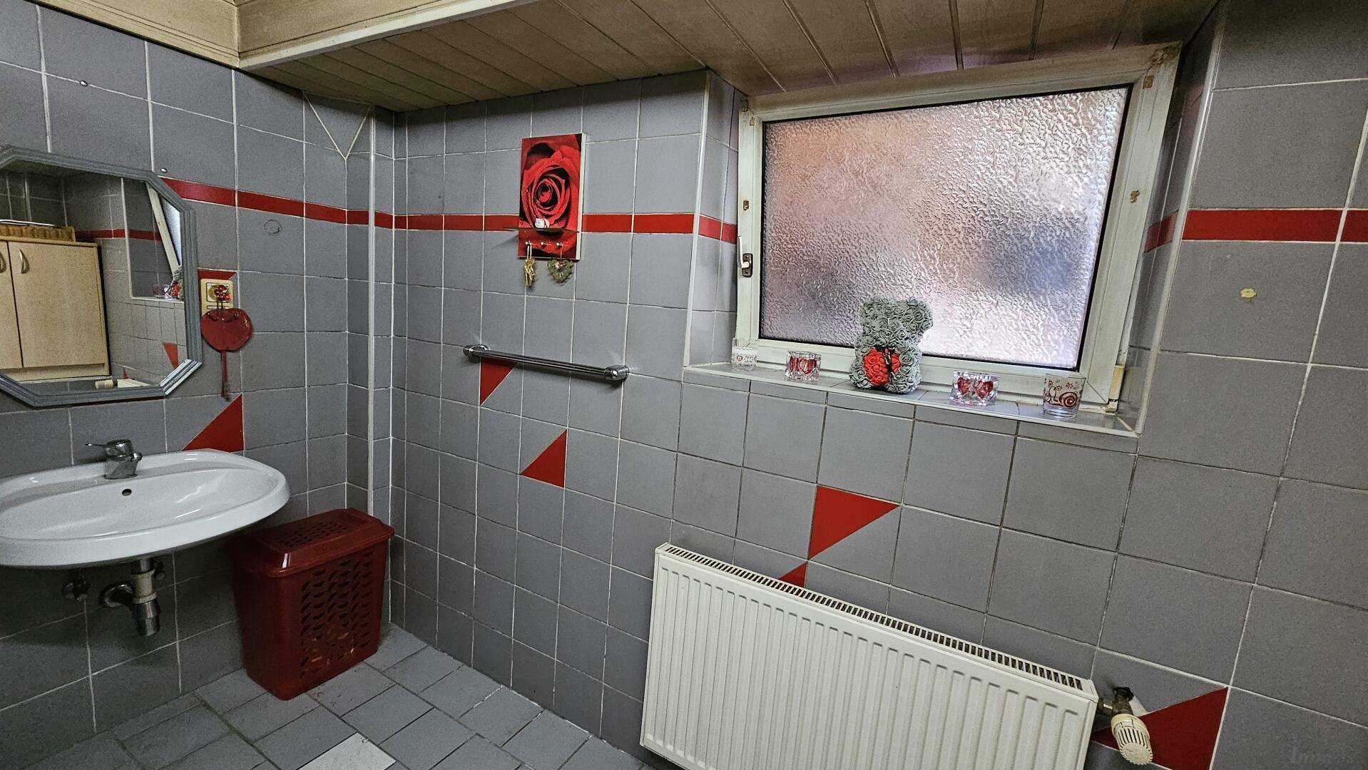 kleines Badezimmer - KG