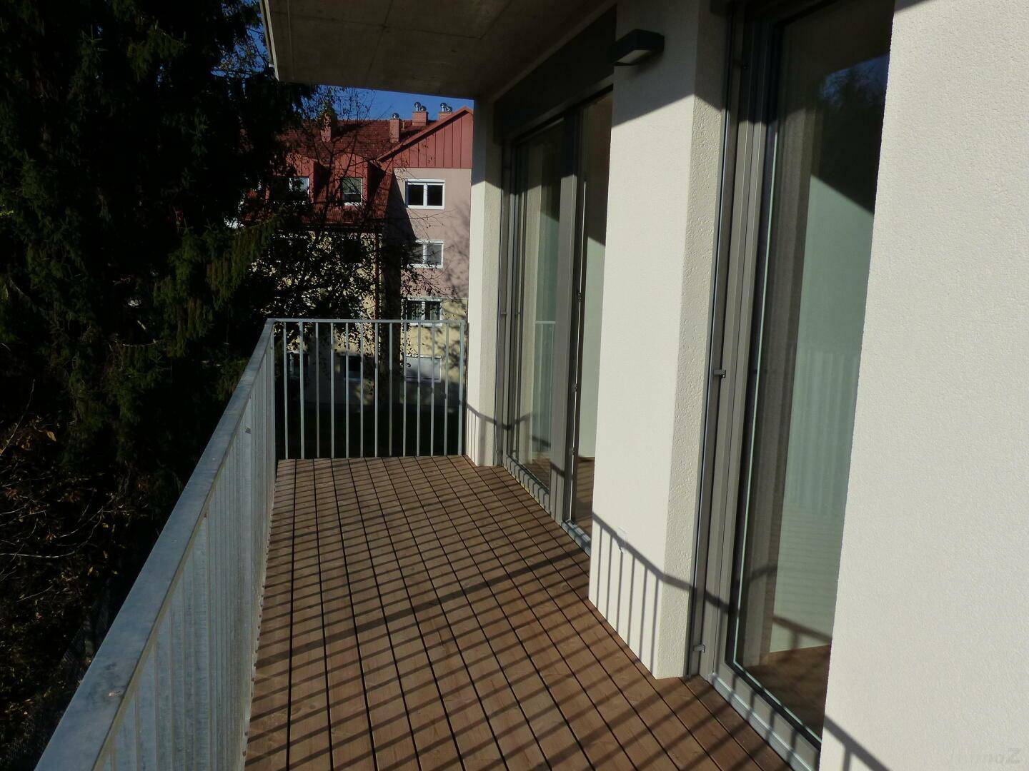 ca. 10m² Balkon Wohn- und Schlafzimmer