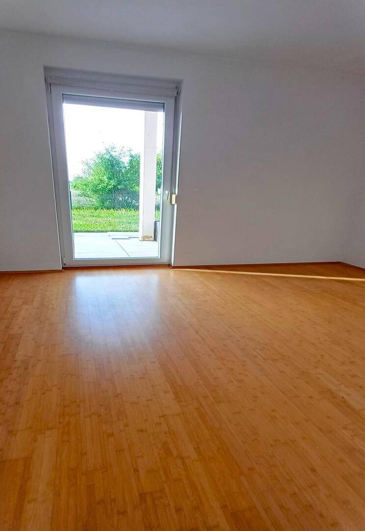 06 Schlafzimmer mit Zugang zur Terrasse 2