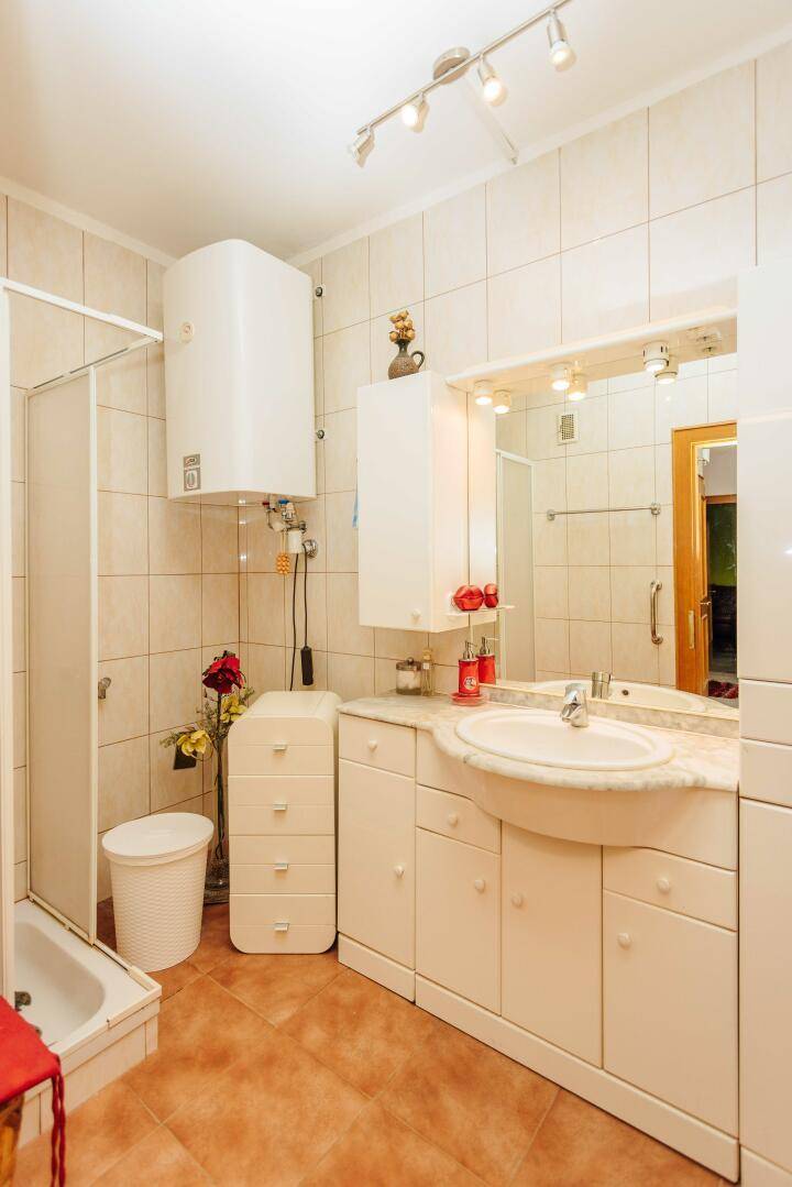 Badezimmer mit Dusche