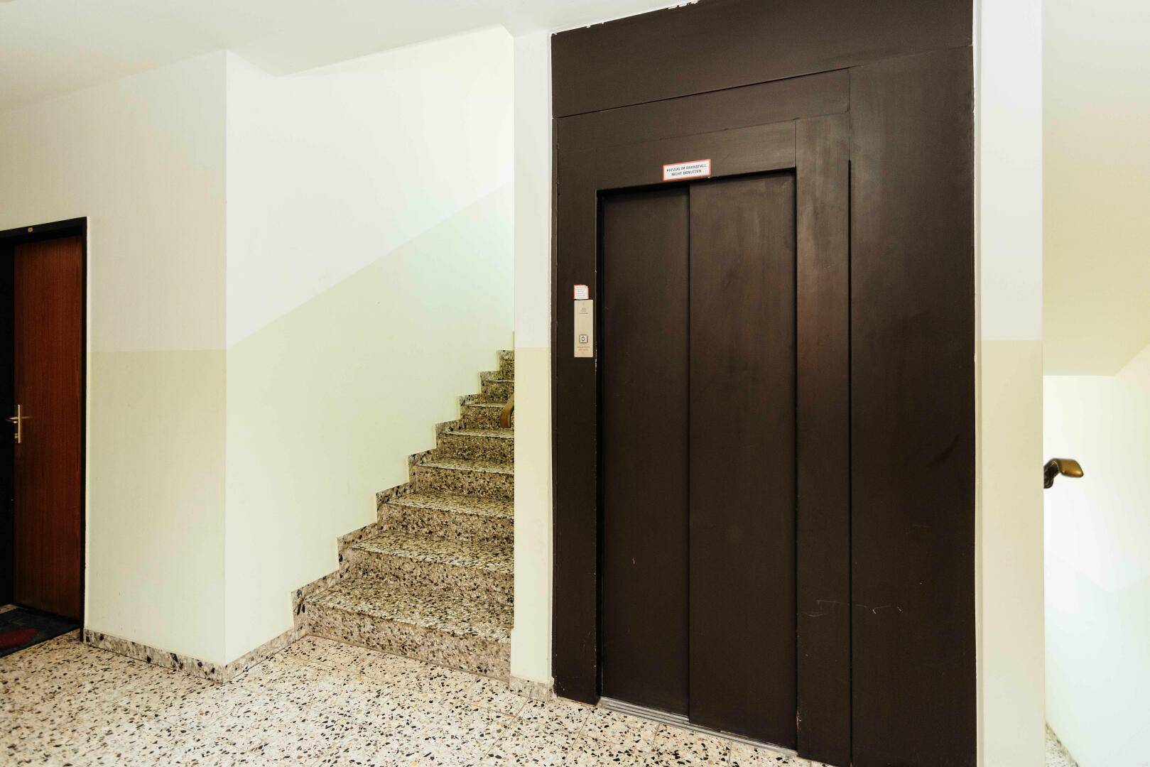 Stiegenhaus/Lift