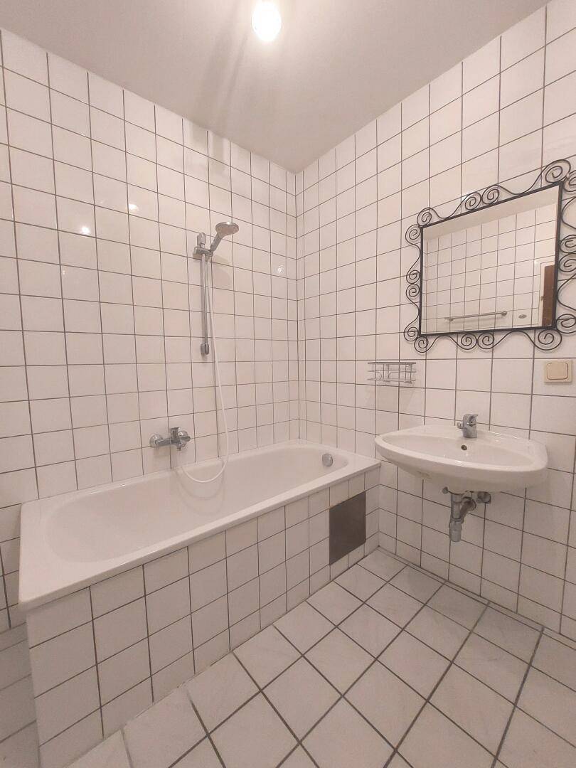 Bad mit Wanne