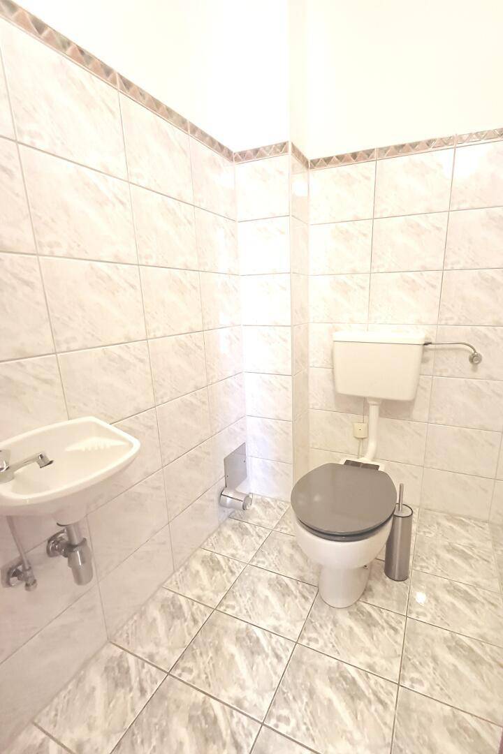 06 WC