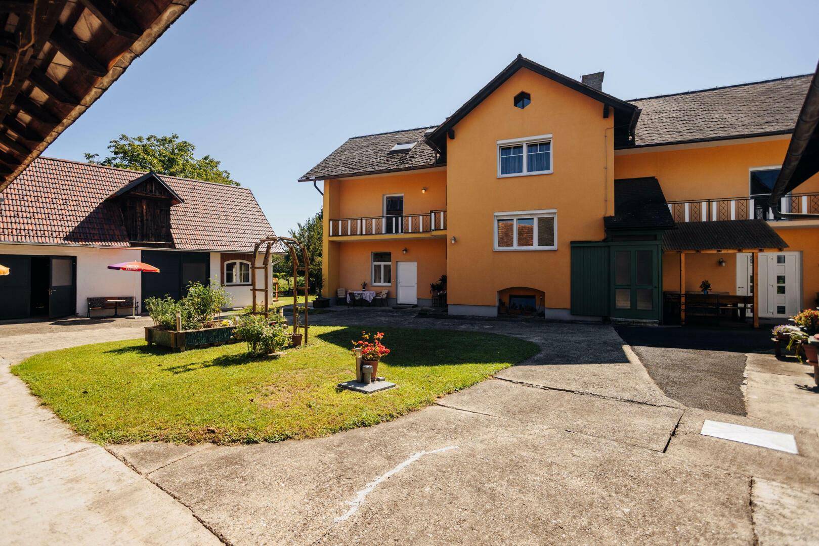 Südoststeiermark: Großes Haus mit Platz für Familie, Pferde, Hunde, Tiere und neue Ideen - Ansicht 4