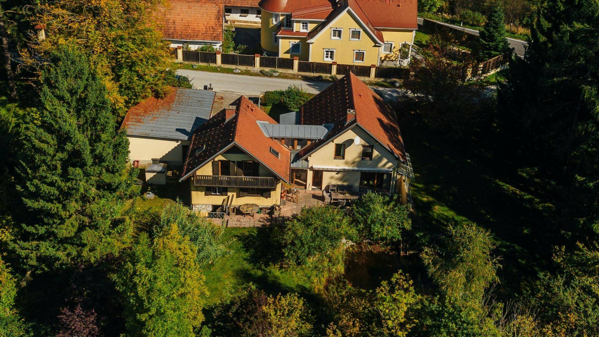 Charmantes Haus mit großem Garten und Schwimmteich - ländliche Geborgenheit trifft modernen Wohnkomfort – pohled 6