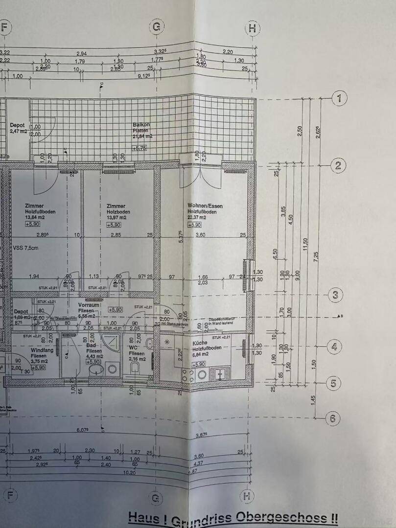 Grundriss des Obergeschosses mit offenem Wohn-/Essbereich, Küche, Bad und separatem WC.