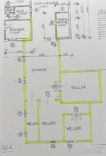 Grundrissplan mit Garage, Waschküche und mehreren Kellerräumen.