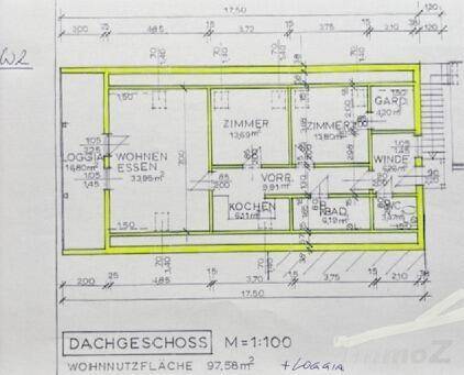 Grundriss einer Dachgeschosswohnung mit Wohn-Essbereich, Küche, Zimmern und Loggia.