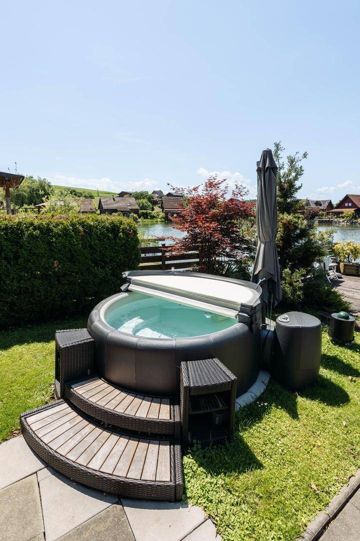 8521 Waldschach: Wohnhaus mit besonderer Lage am Badesee - Ansicht 4