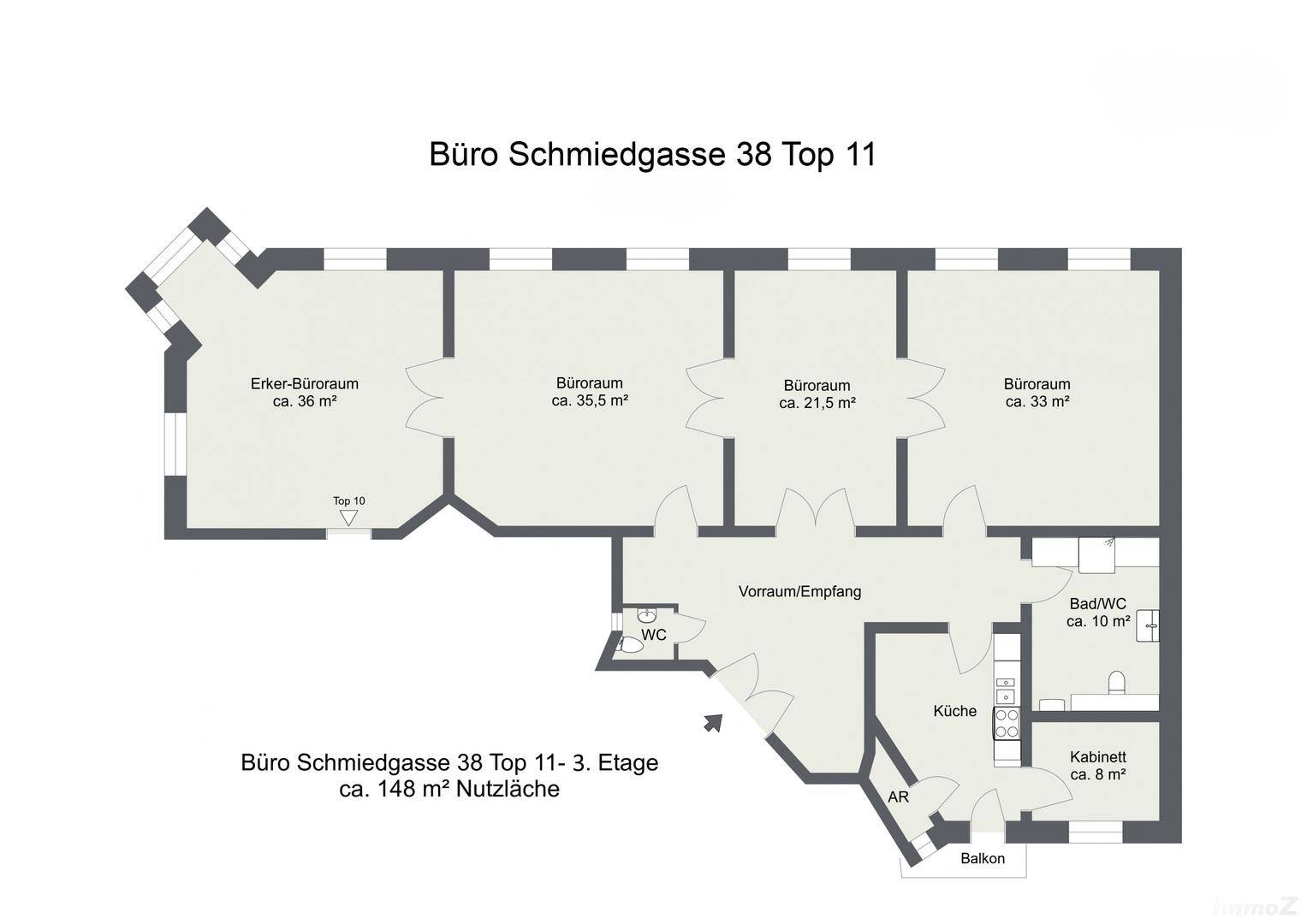 Detaillierter Grundriss eines Büros mit mehreren Räumen, Empfangsbereich, Küche und Balkon.