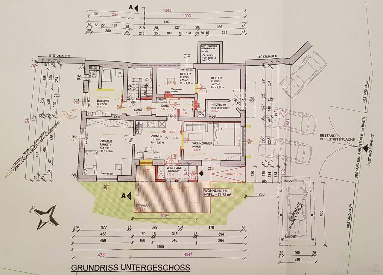Grundriss des Untergeschosses mit Terrasse, Kellerabteilen und Parkplätzen.