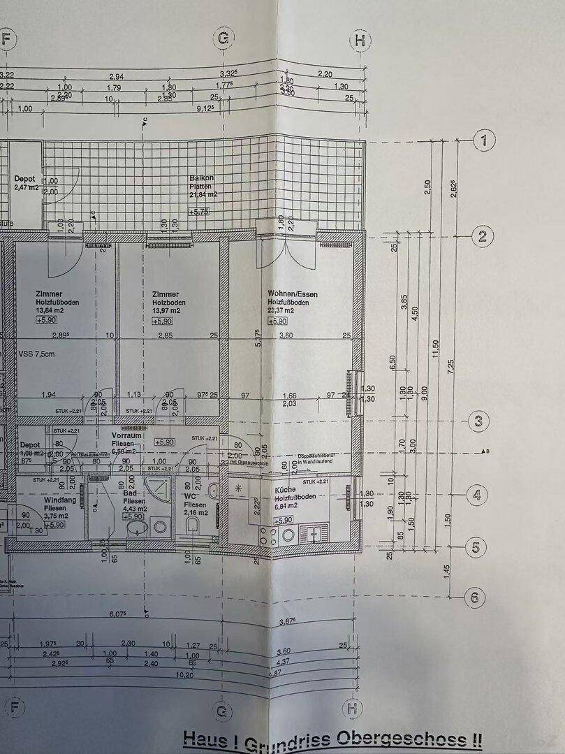 Detaillierter Grundriss des Obergeschosses mit Raumaufteilung und Maßen.