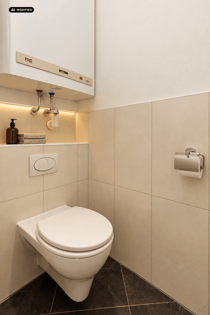 Modernes Gäste-WC mit wandhängender Toilette und Fliesenboden.