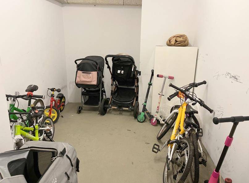 r Kinderwagenraum