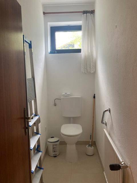 p WC