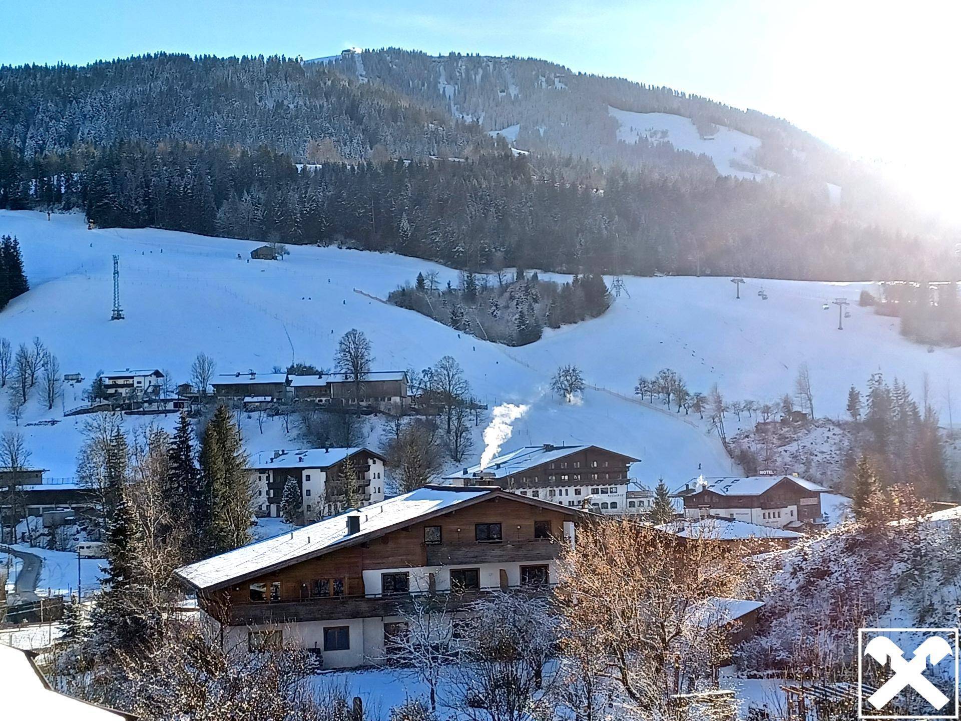 Blick auf die Skipiste und zum Brandstadl