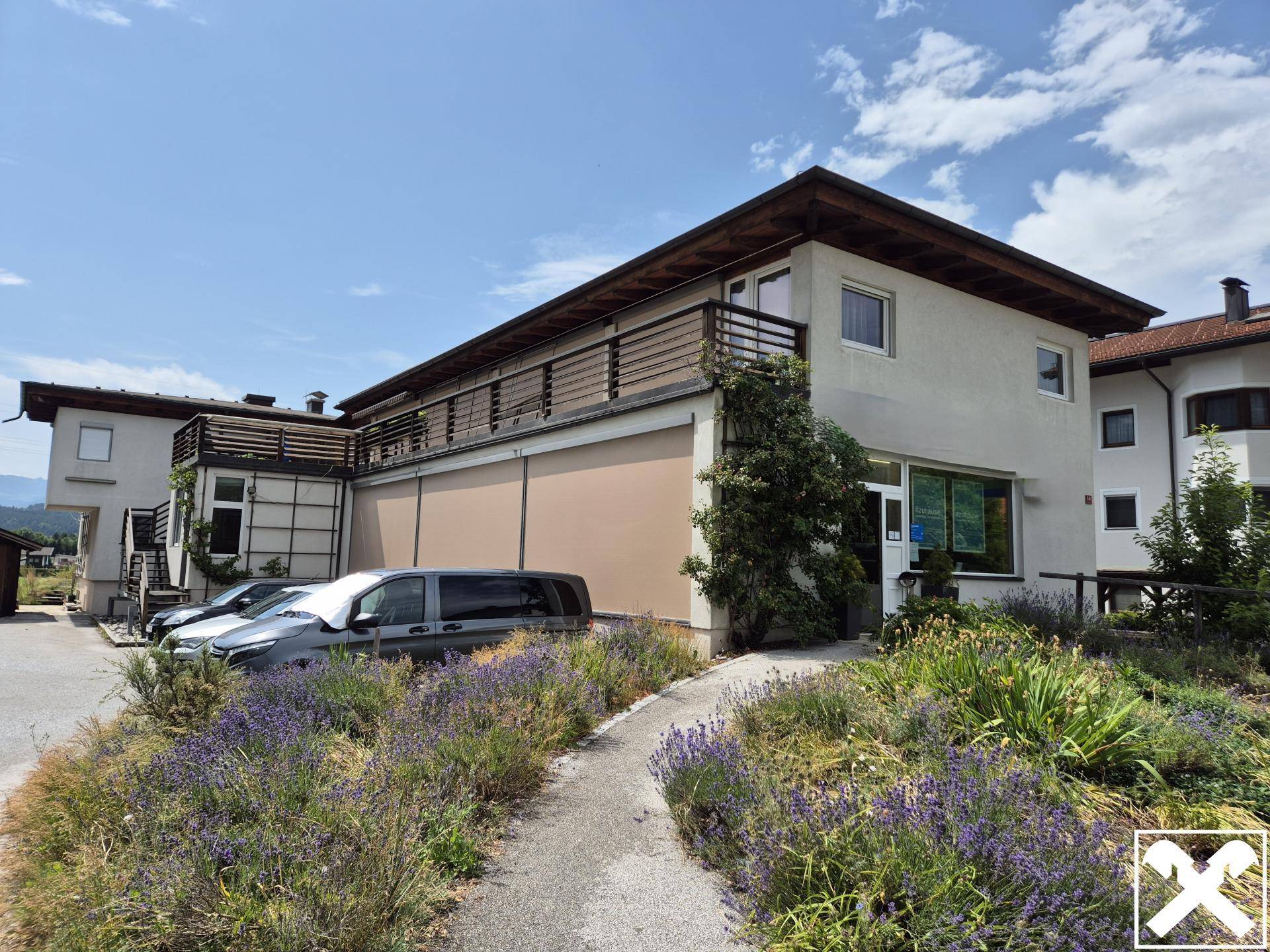 Ansicht Fensterfront mit Beschattung