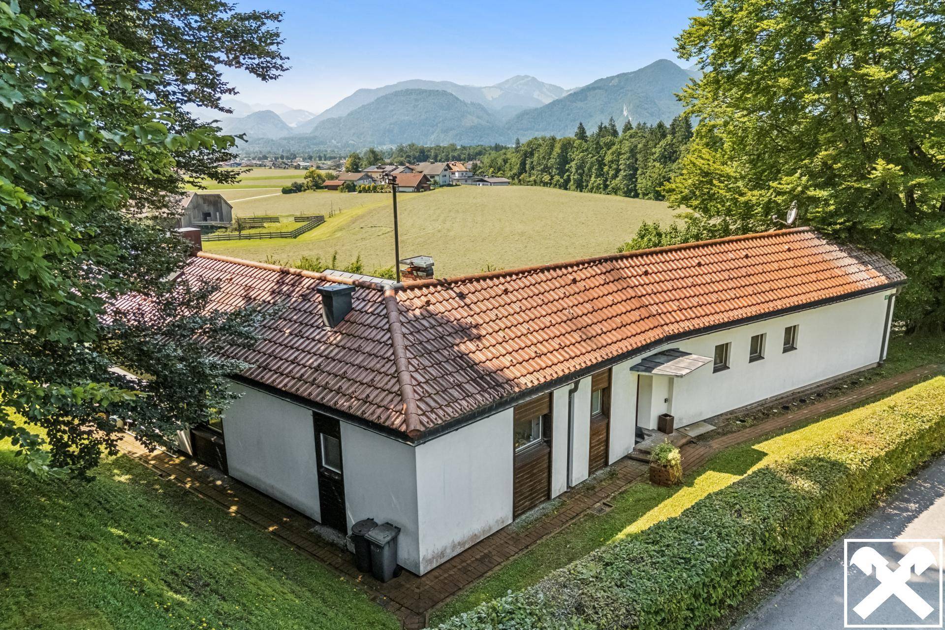Blick über das Bestandsgebäude
