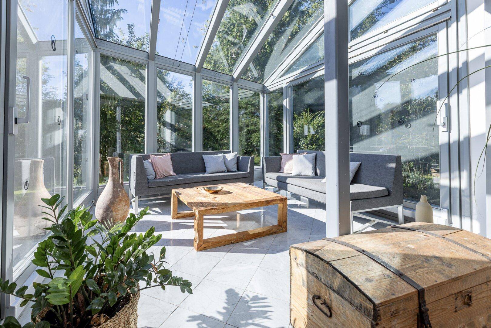 RESERVIERT - NEUER PREIS - PREMIUM Wohnen am Mondsee - Seenähe - Haus im Haus - 270 m² Wohnfläche, Wintergarten, Eigengarten und Garage – pohled 3