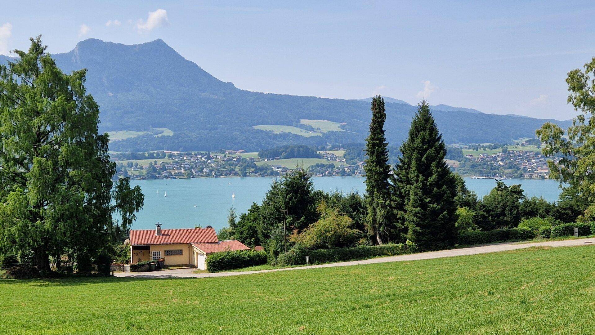 TRAUMHAFTE AUSSICHTEN - Bungalow mit sensationellen Seeblick in Mondsee: Terrasse, Garten sowie Garage - NUR HAUPTWOHNSITZ MÖGLICH! - Widok 3