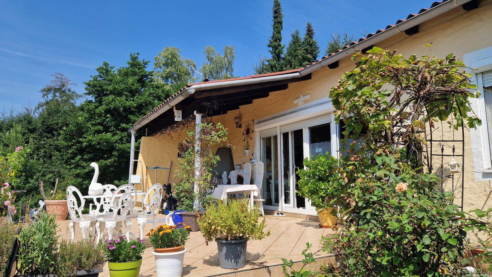 TRAUMHAFTE AUSSICHTEN - Bungalow mit sensationellen Seeblick in Mondsee: Terrasse, Garten sowie Garage - NUR HAUPTWOHNSITZ MÖGLICH! - Widok 4